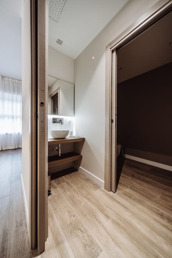 Estella Luxury Suites Торино Екстериор снимка